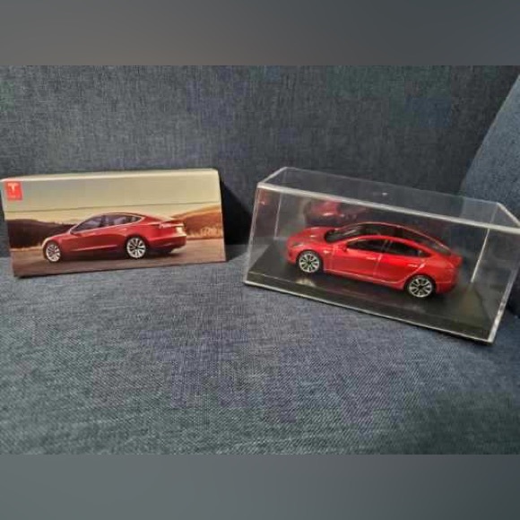 TESLA Model 3 Collectible Diecast Car - Picture 2 of 2